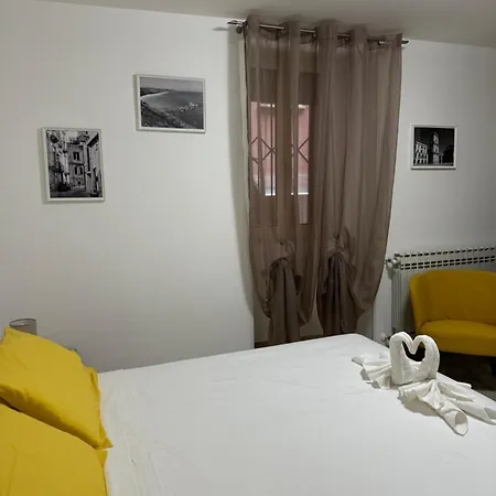 La Rosa Gialla Apartment *